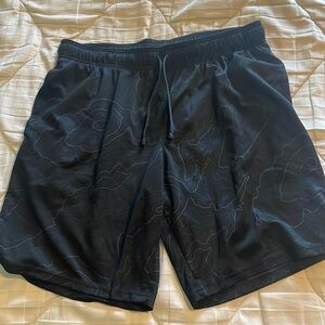 Men’s black with gray design athletic shorts